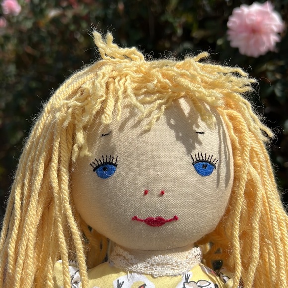 JIM SHORE DOLL KatJan Best Pals Yellow Bunny Dress Doll Designer COLLECTIBLE - Picture 3 of 17